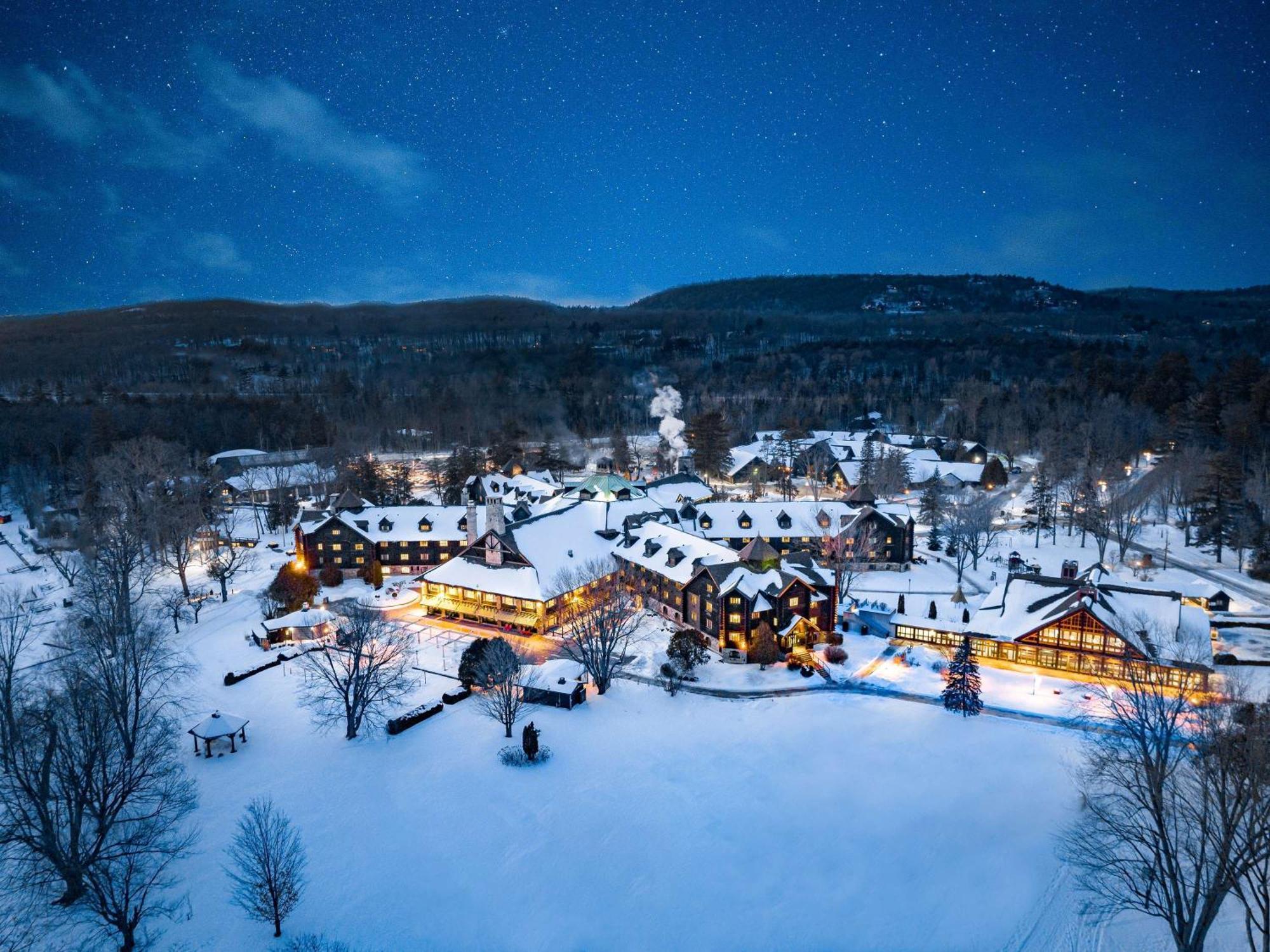 Fairmont Le Chateau Montebello Exteriör bild